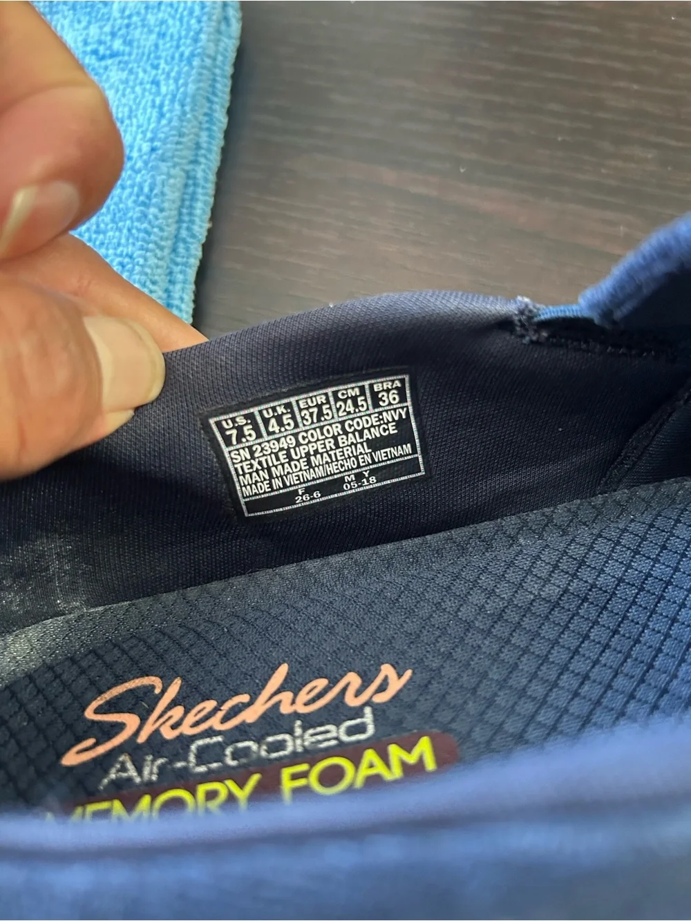 Skechers Navy Bow Slip-On memory foam Flats for Women Sz 7.5